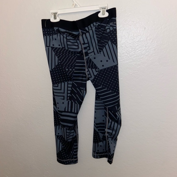 Nike Pro fitness capri leggings mid rise tights cute bottoms stretch waist pants - Picture 3 of 12